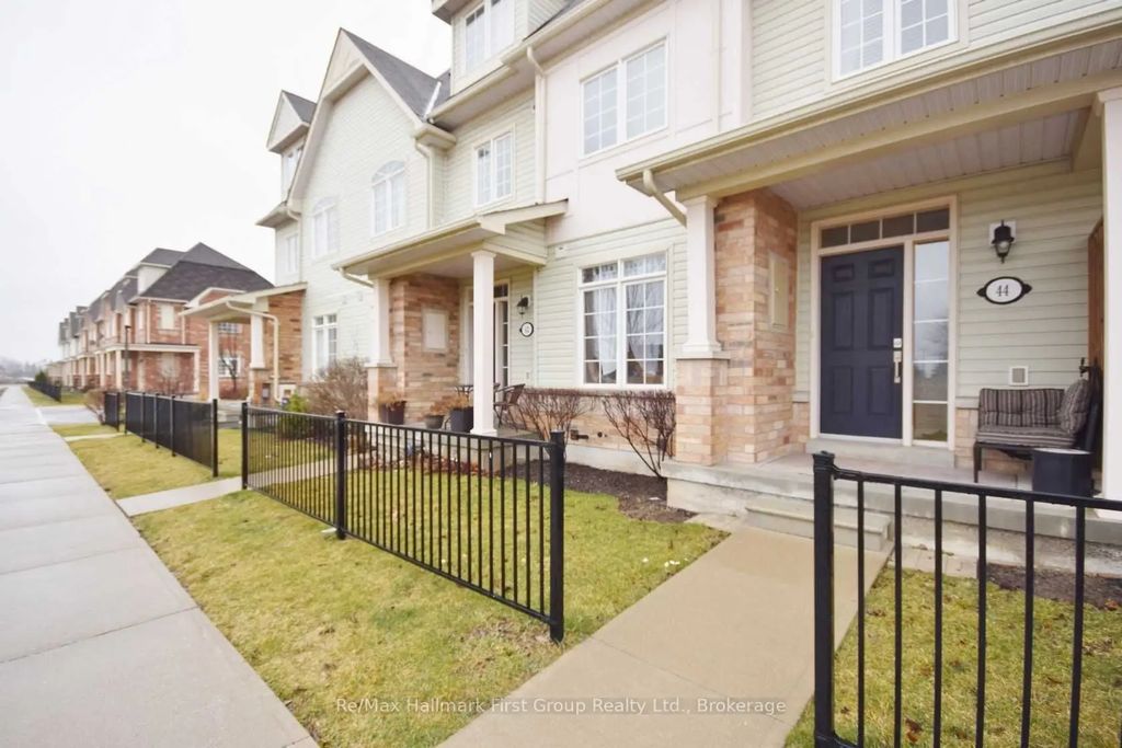 44 Wicker Park Way, Whitby