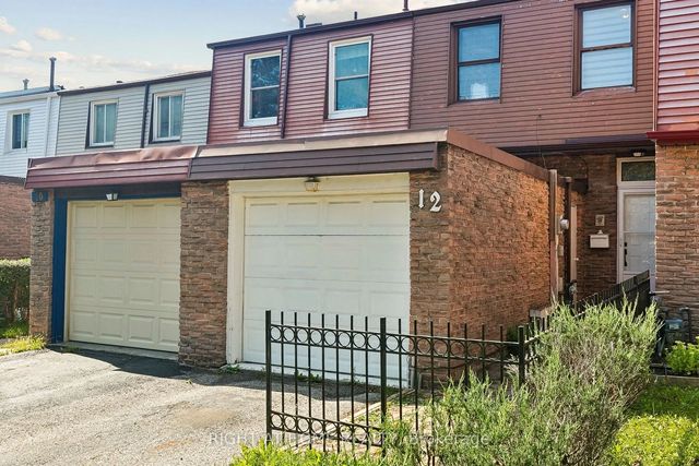 12 L'amoreaux Drive, Toronto E05