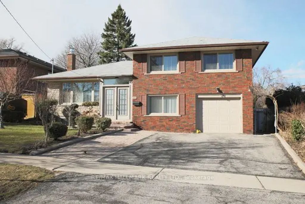 45 Landfair Crescent Lower, Toronto E09