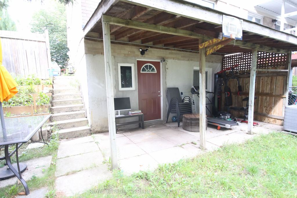33 Parsell Square Bsmt, Toronto E11