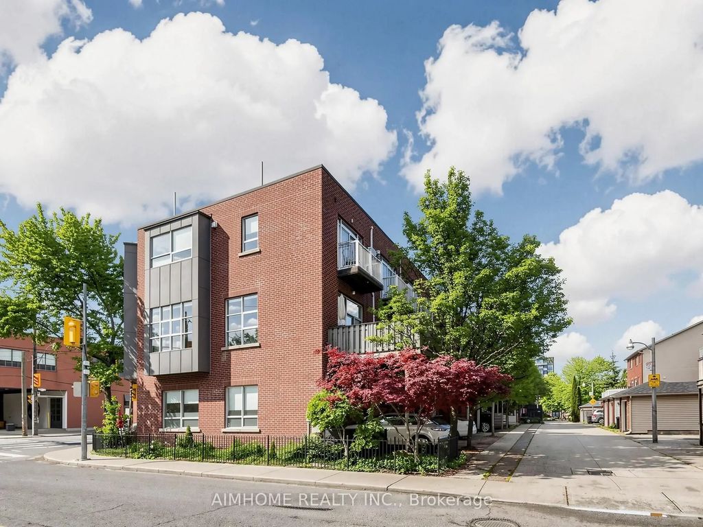 1089 Dundas Street E, Toronto E01