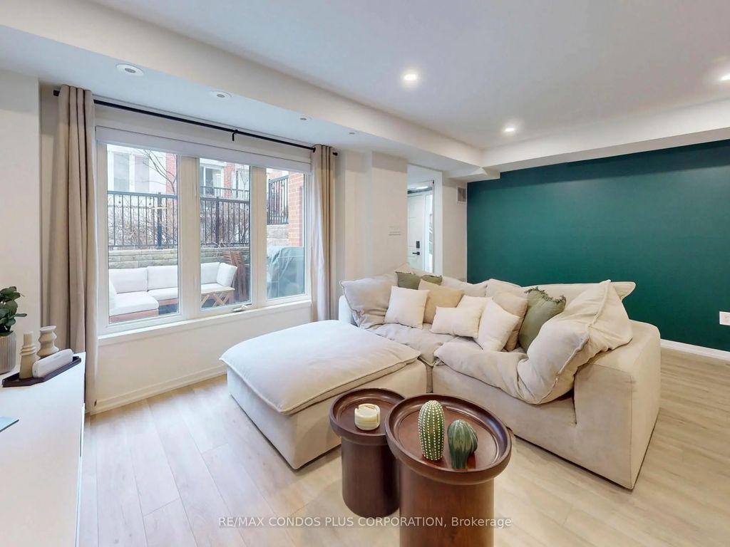29 Florence Wyle Lane, Toronto E01