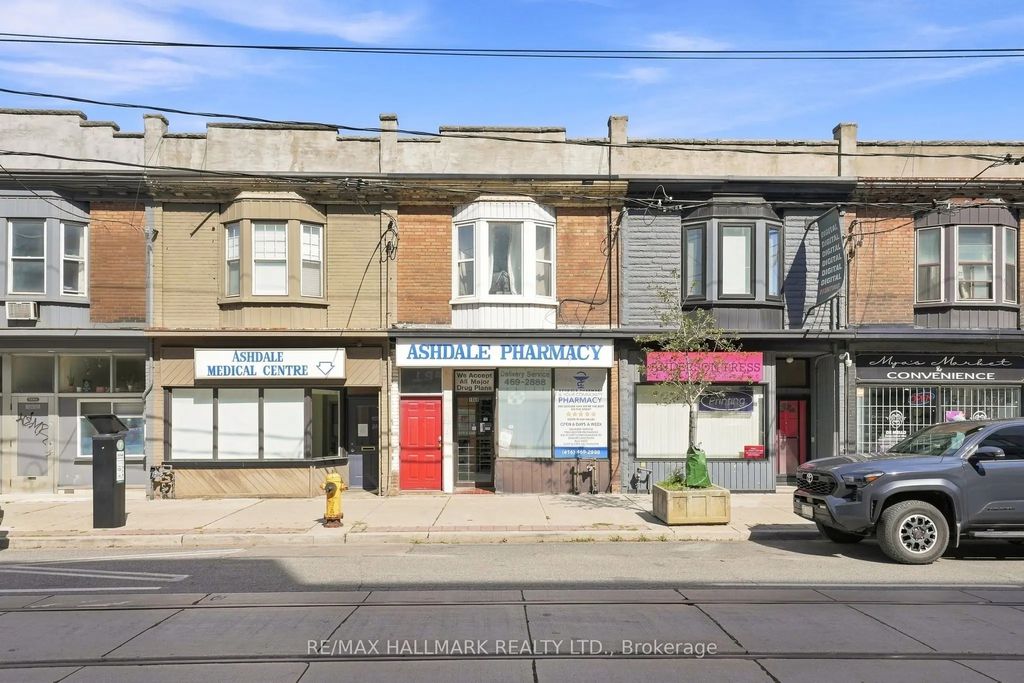1568 Queen Street E, Toronto E01