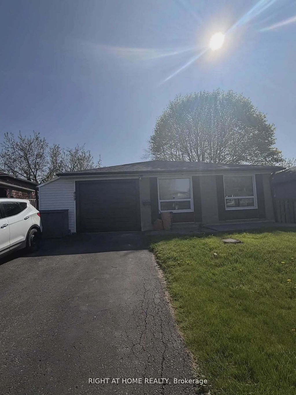 869 Grenoble Boulevard E, Pickering