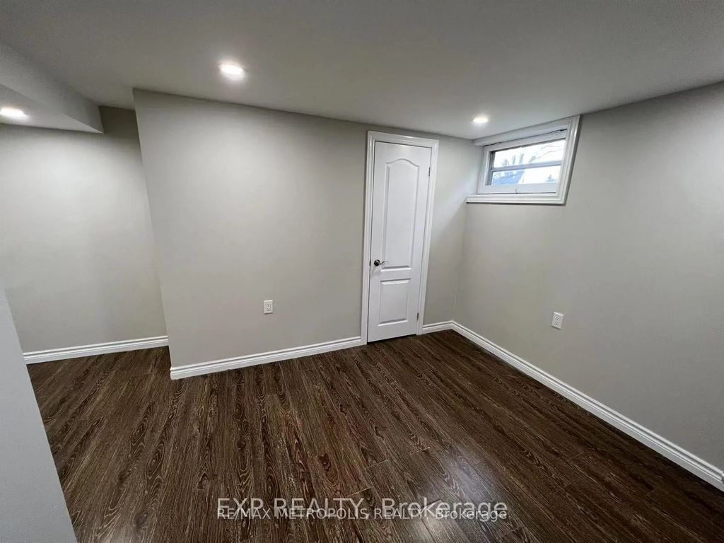 6 Mid Pines Road Bsmt, Toronto E09