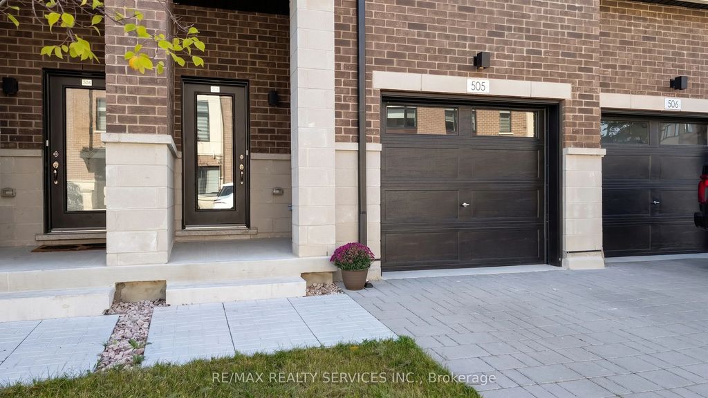 1695 Dersan Street 505, Pickering