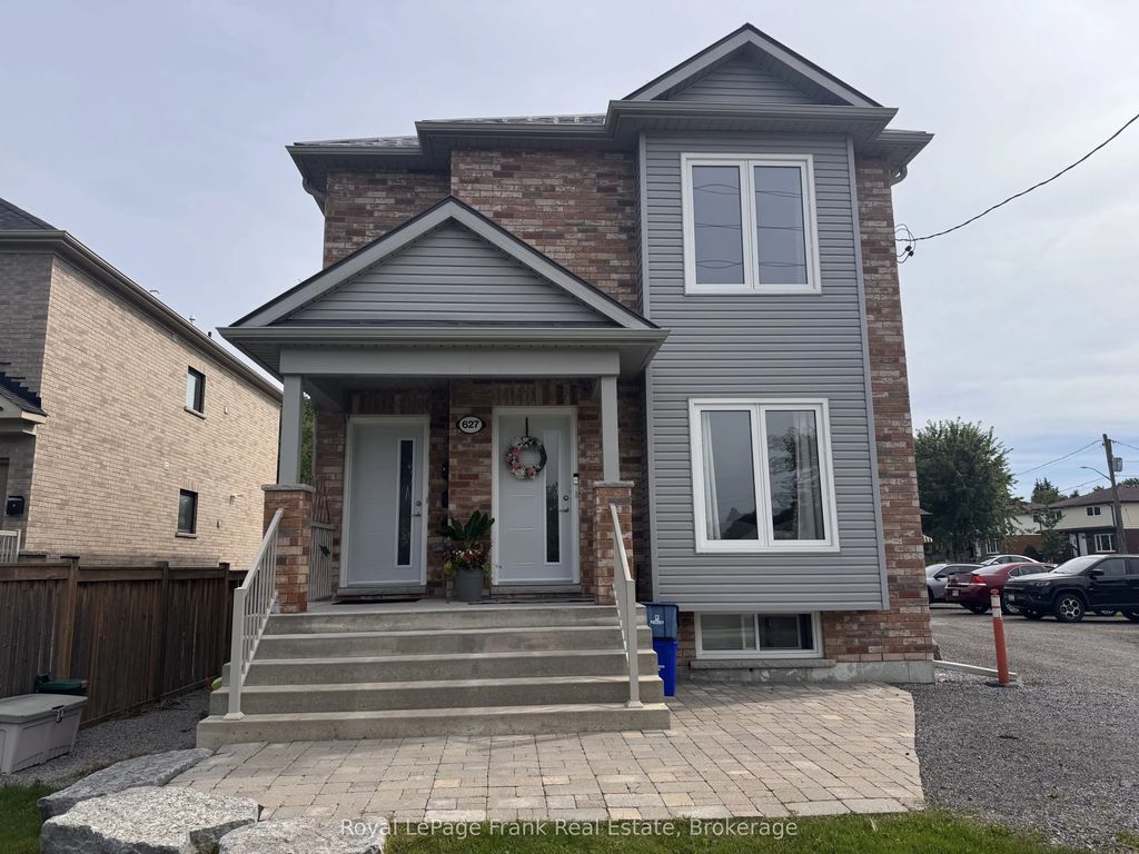 627 Bloor Street E, Oshawa