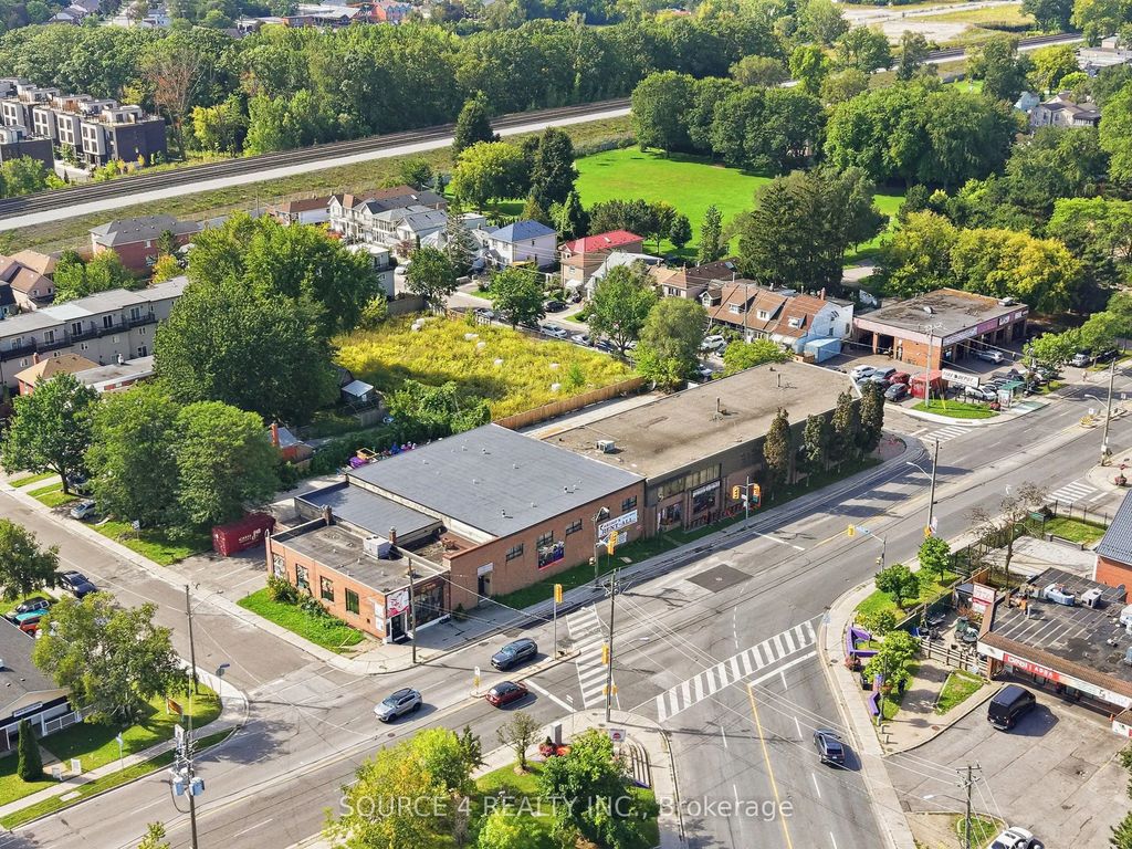 3475-3491 Danforth Avenue, Toronto E06