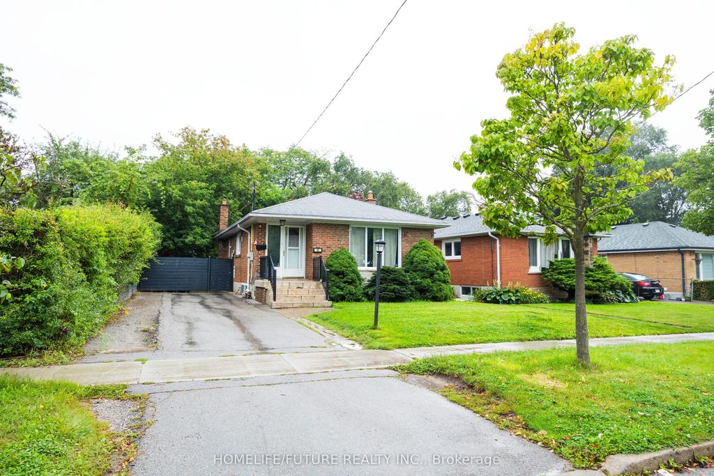 65 Blakemanor Boulevard, Toronto E09