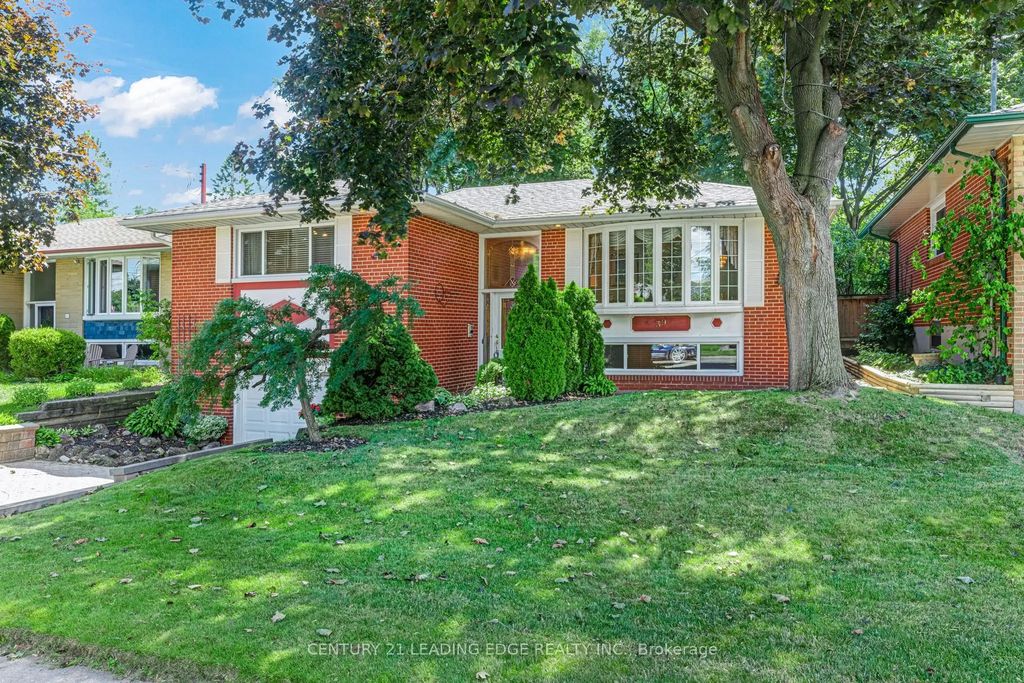 39 Wantanopa Crescent, Toronto E09