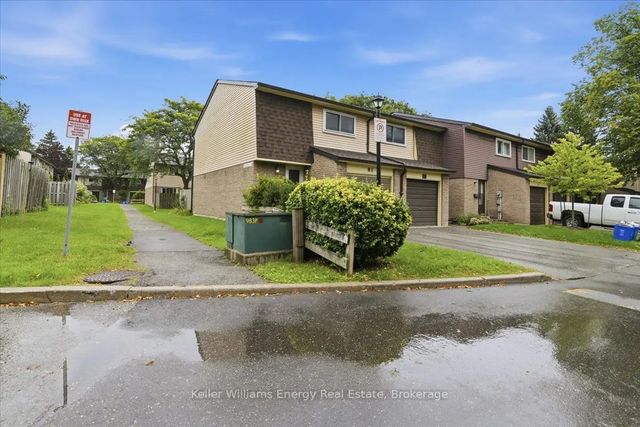 909 Burns Street W 81, Whitby
