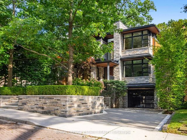 11 Pine Crescent, Toronto E02