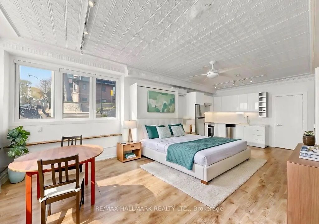 679 Woodbine Avenue Lower Bachelor, Toronto E02