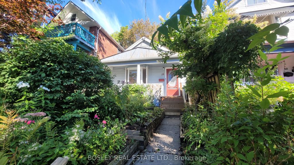 16 Ivy Avenue, Toronto E01
