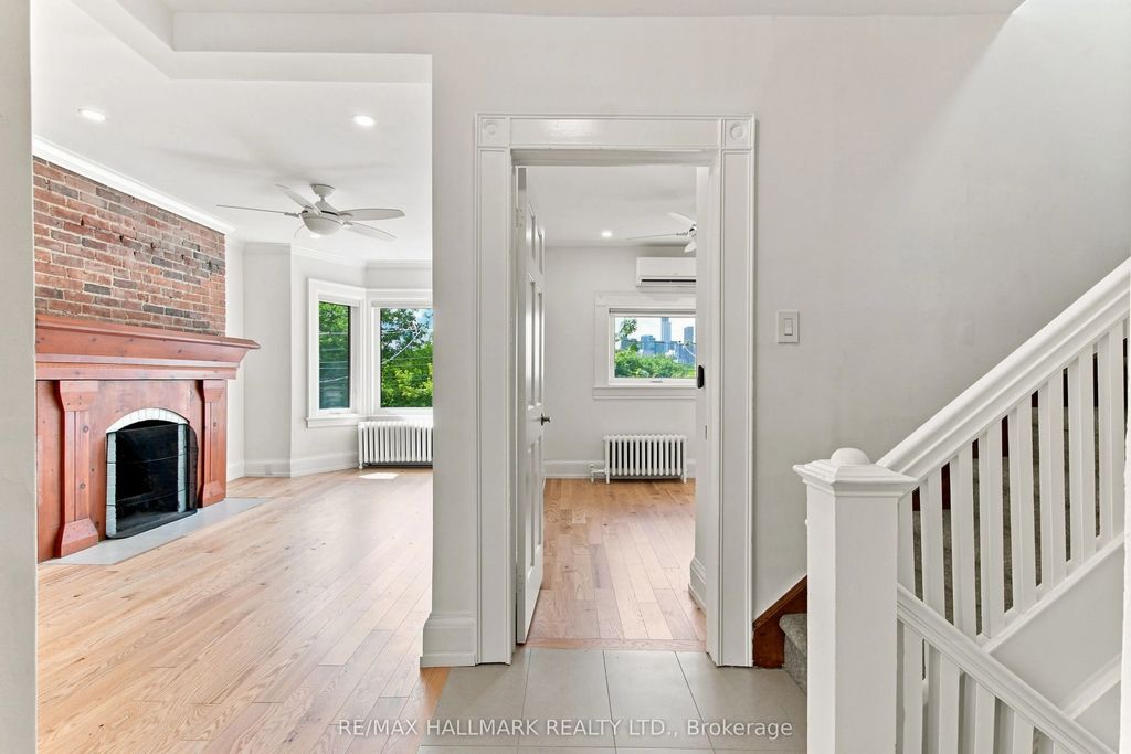 553 Broadview Avenue Upper, Toronto E01