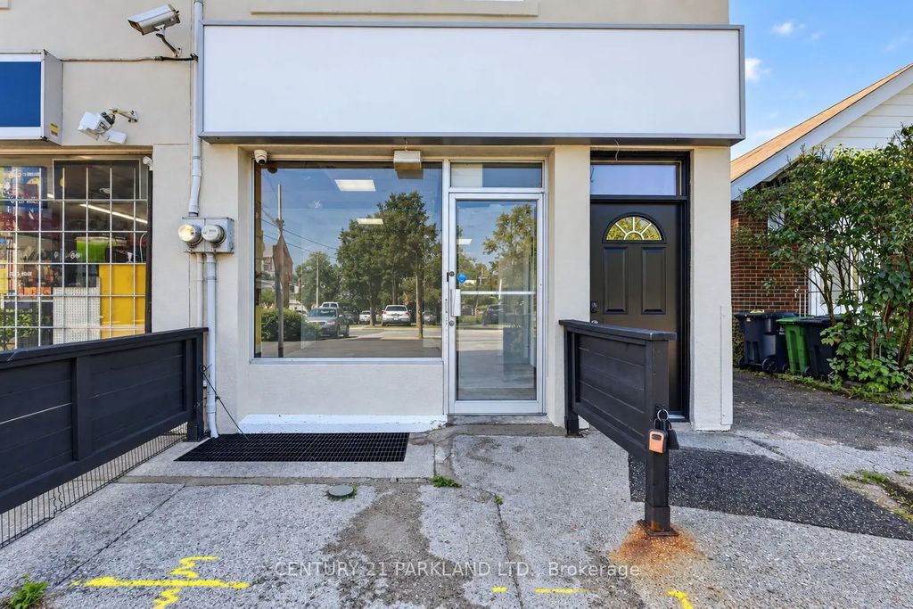 549 Sammon Avenue, Toronto E03