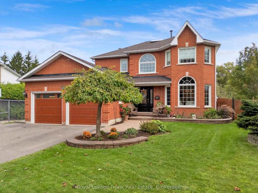 37 Living Court, Clarington
