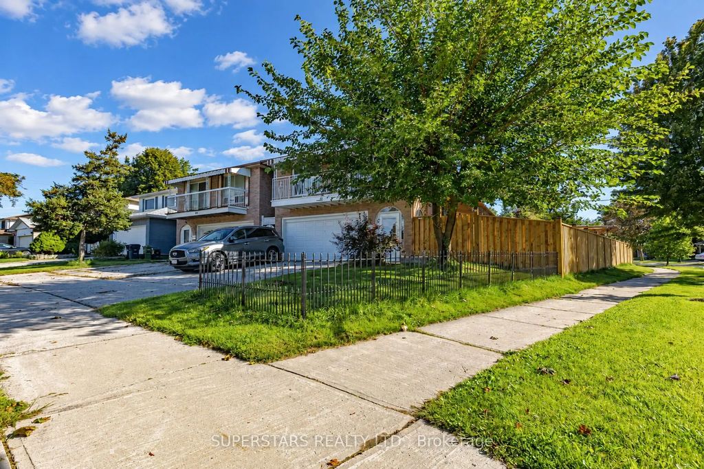 63 La Peer Boulevard, Toronto E05