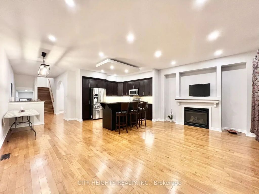 50 Madelaine Avenue Upper, Toronto E06