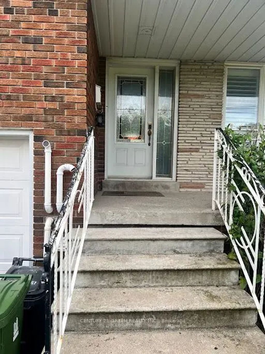 566 Pharmacy Avenue Main, Toronto E04