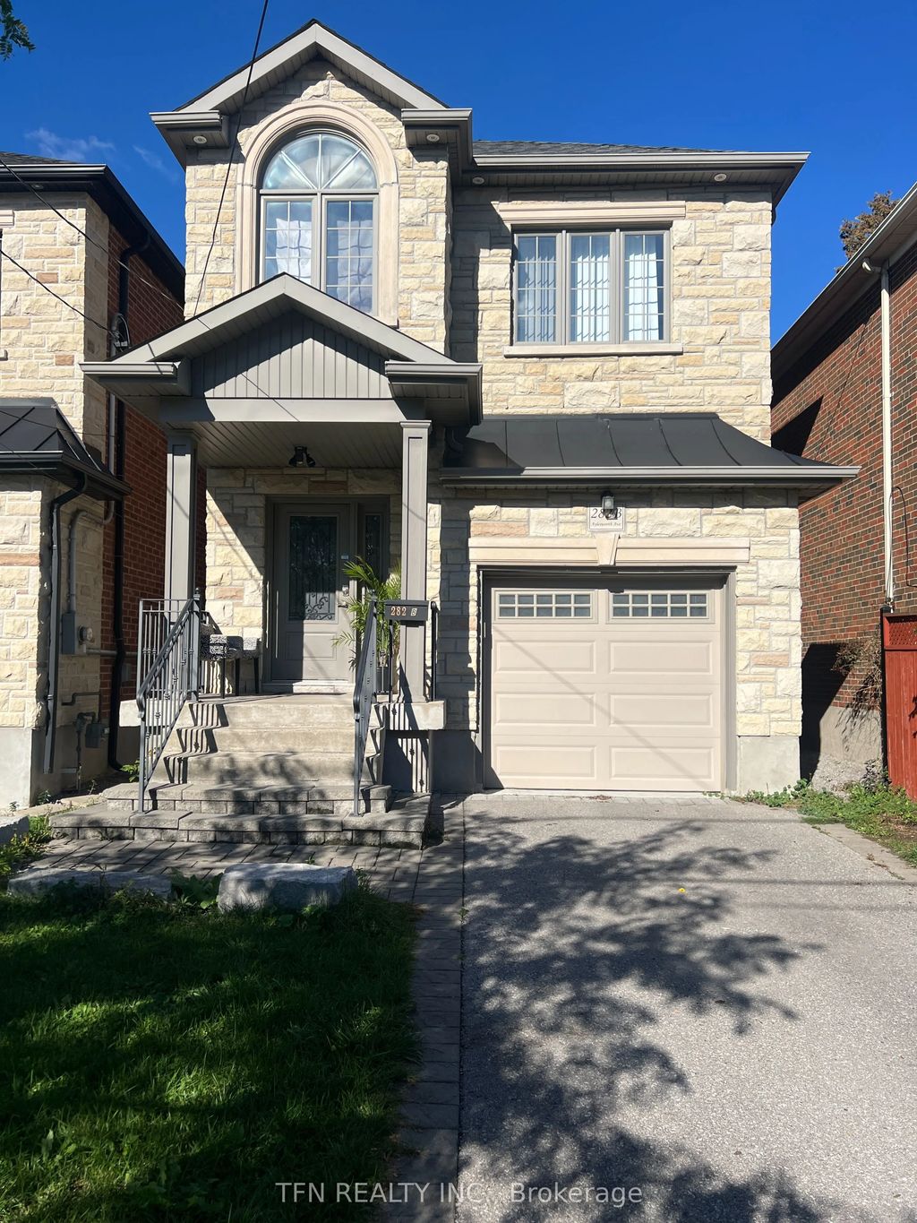 282b Aylesworth Avenue, Toronto E06