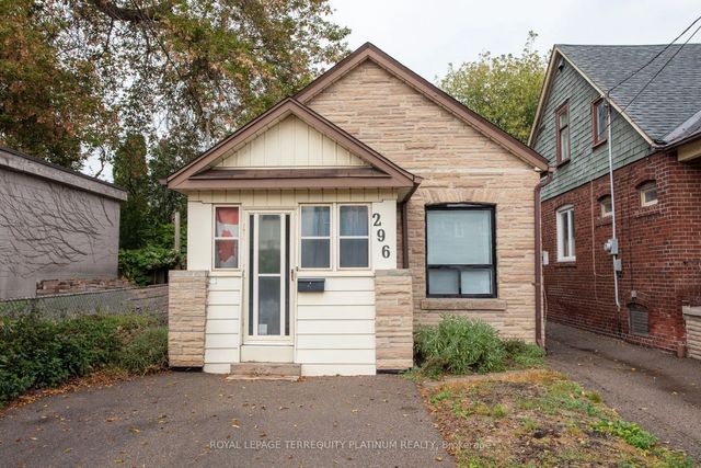 296 Lumsden Avenue Bsmt, Toronto E03