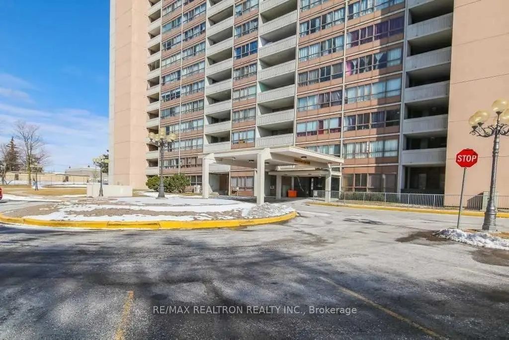 3380 Eglinton Avenue 1901, Toronto E08