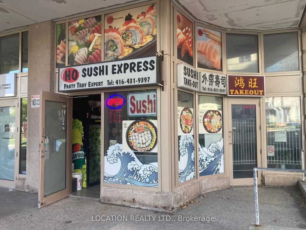 28 Lee Centre Drive, Toronto E09