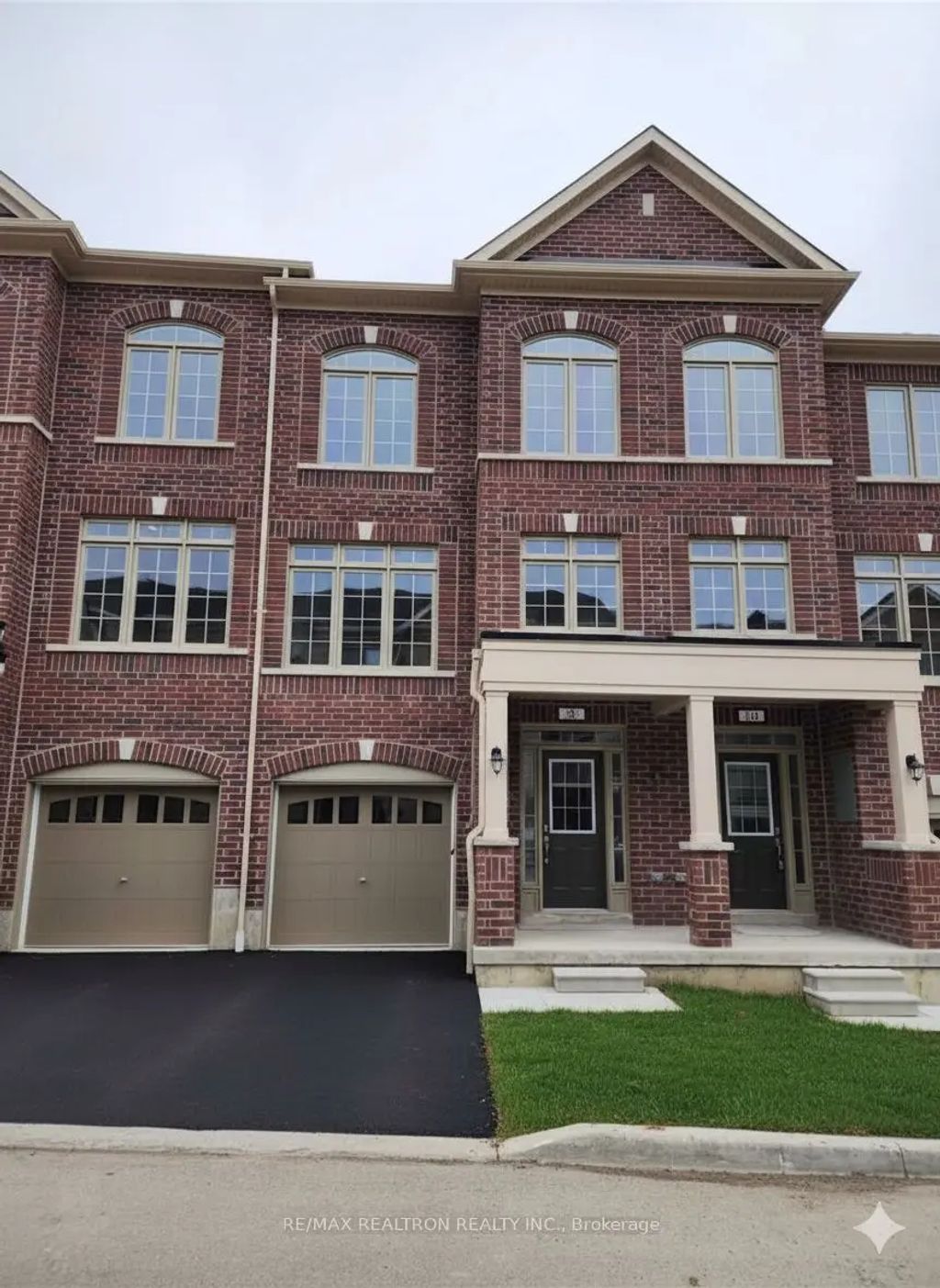 8 Royal Collection Way, Whitby