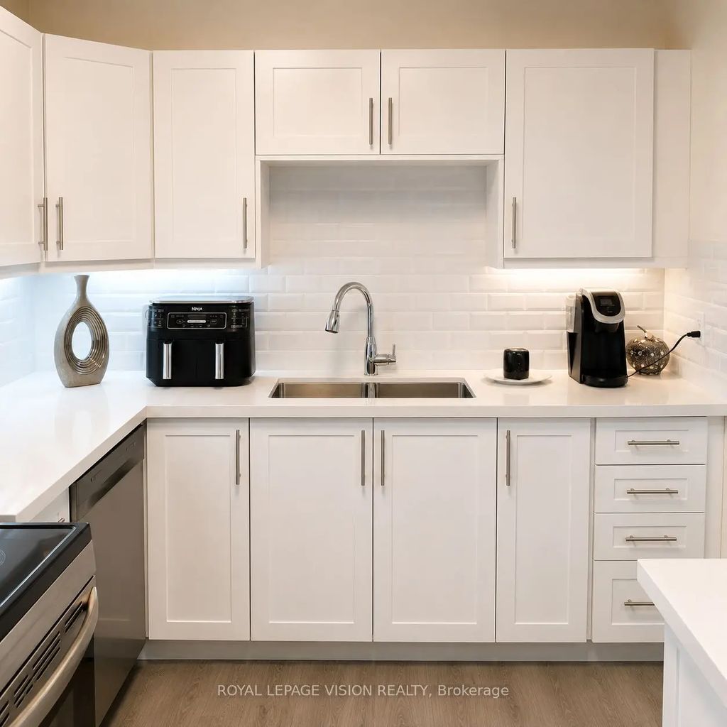 895 Kennedy Road 205, Toronto E04