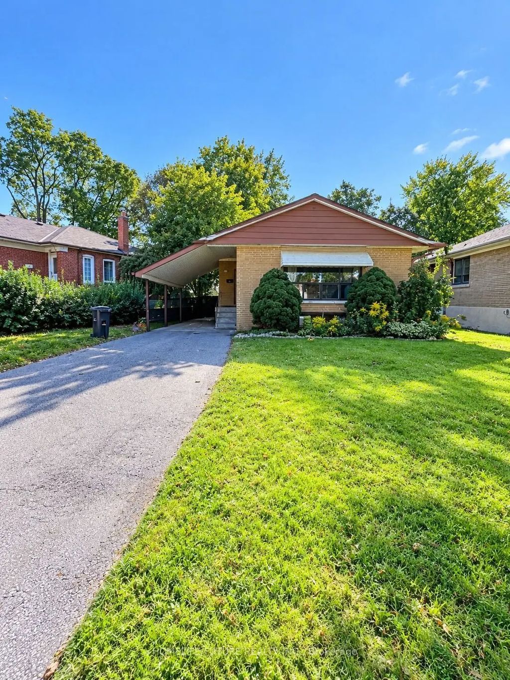 21 Mackinac Crescent Main, Toronto E09