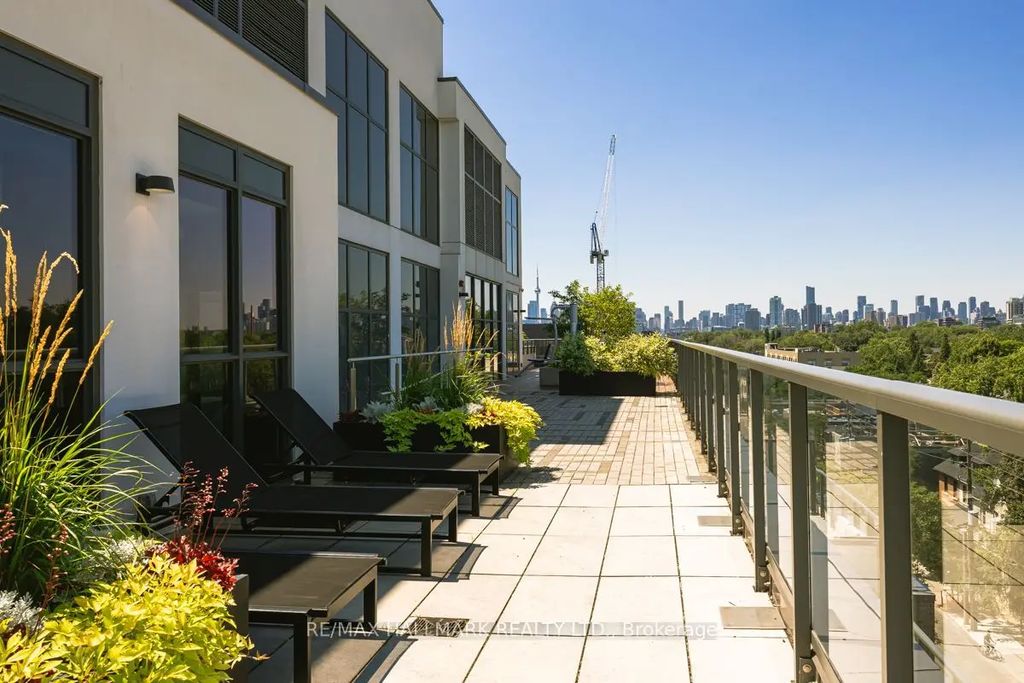 1331 Queen Street E 403, Toronto E01