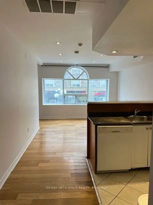 1431 & 1433 Gerrard Street E 4, Toronto E01