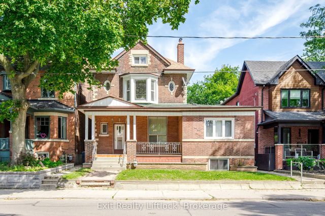 843 Logan Avenue, Toronto E01
