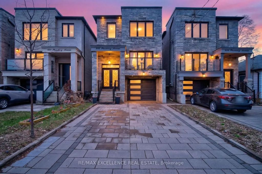 442 Pharmacy Avenue S, Toronto E04