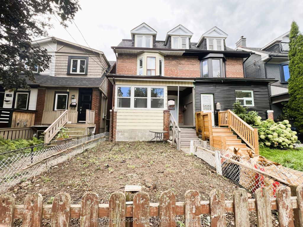 82 Curzon Street, Toronto E01