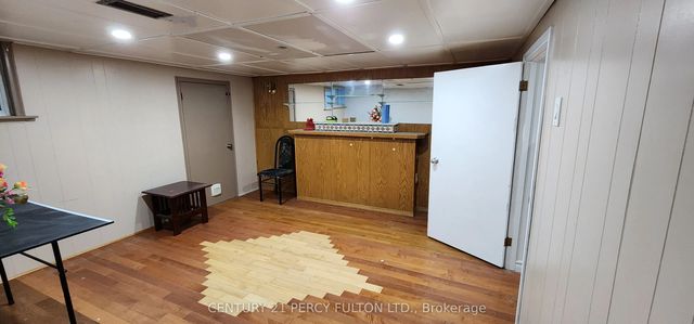 86 Nelson Street Basement, Toronto E09