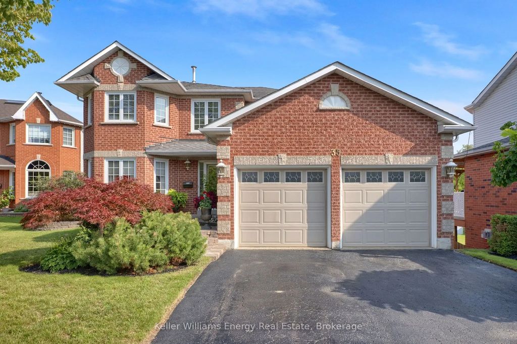 35 Living Court, Clarington