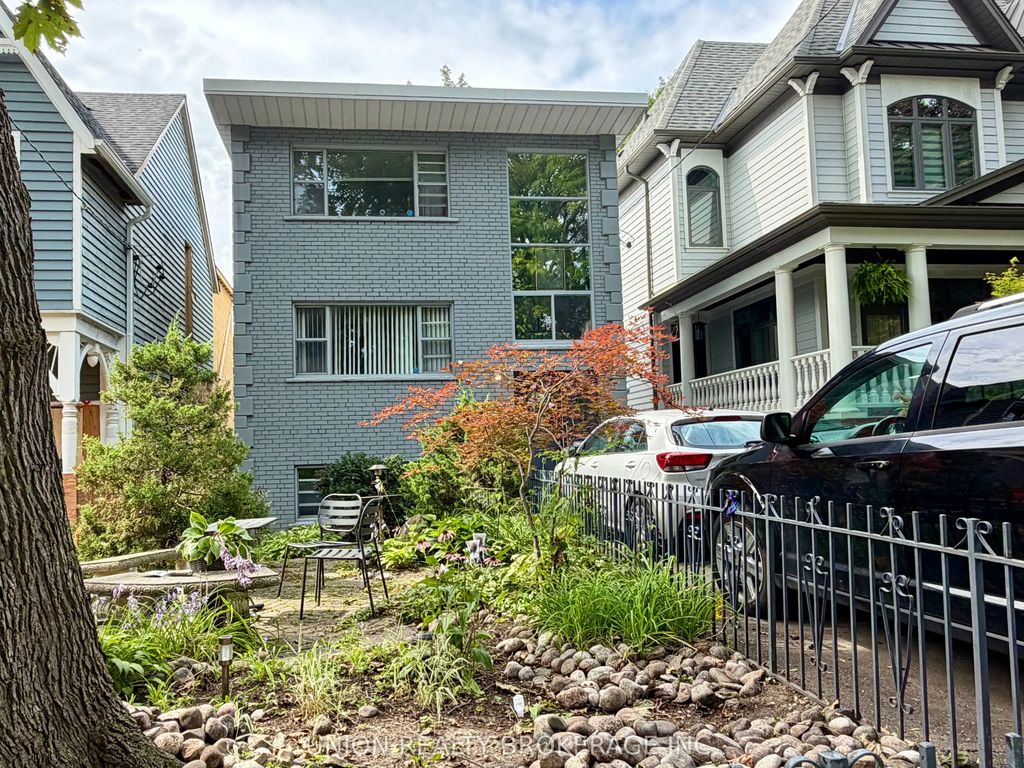 36 Balsam Avenue Upper, Toronto E02