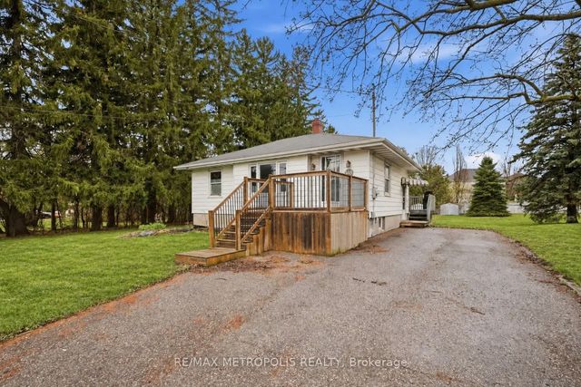 148 Winchester Road E, Whitby
