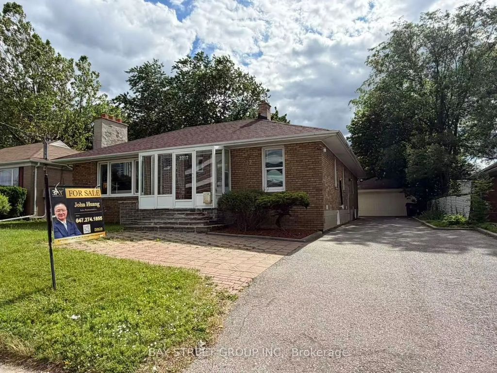 2212 Kennedy Road, Toronto E05