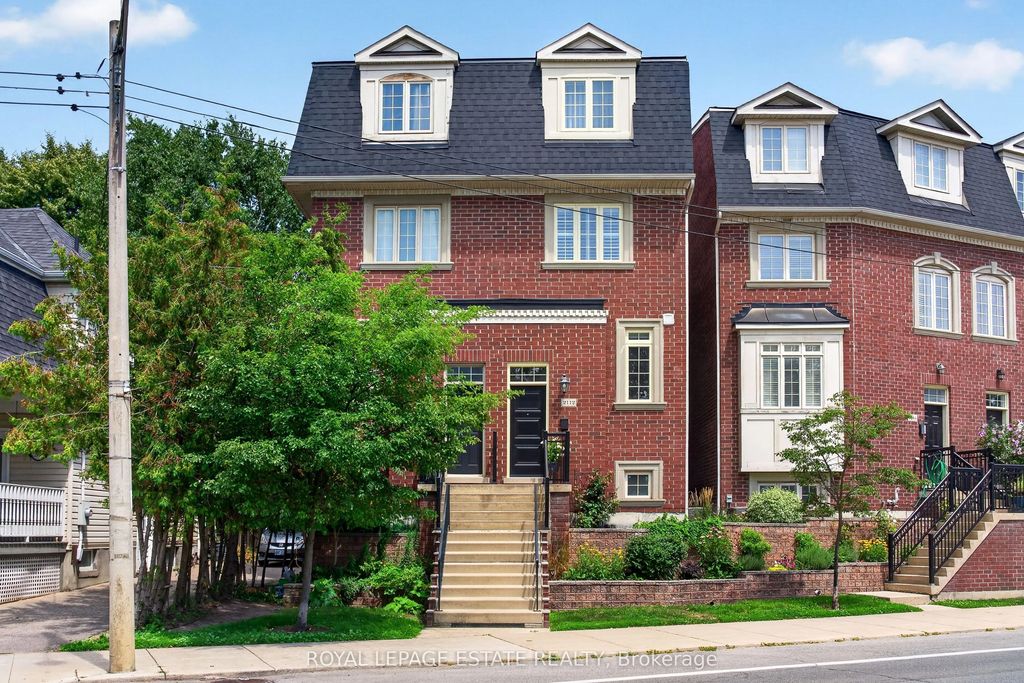 2112 Dundas Street E, Toronto E02