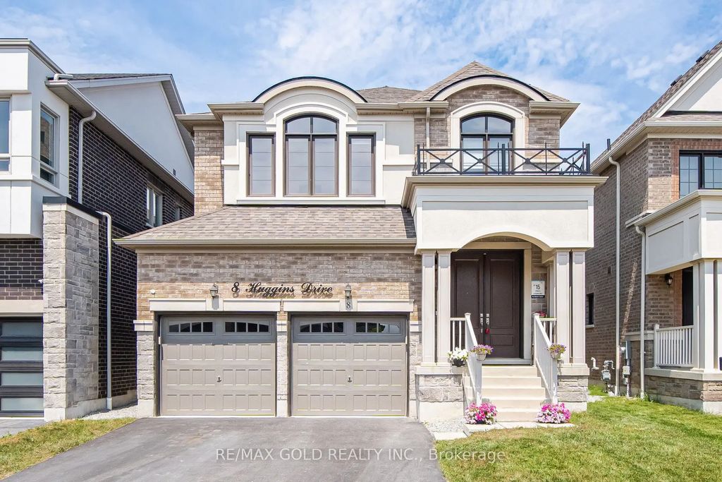 8 Huggins Drive, Whitby