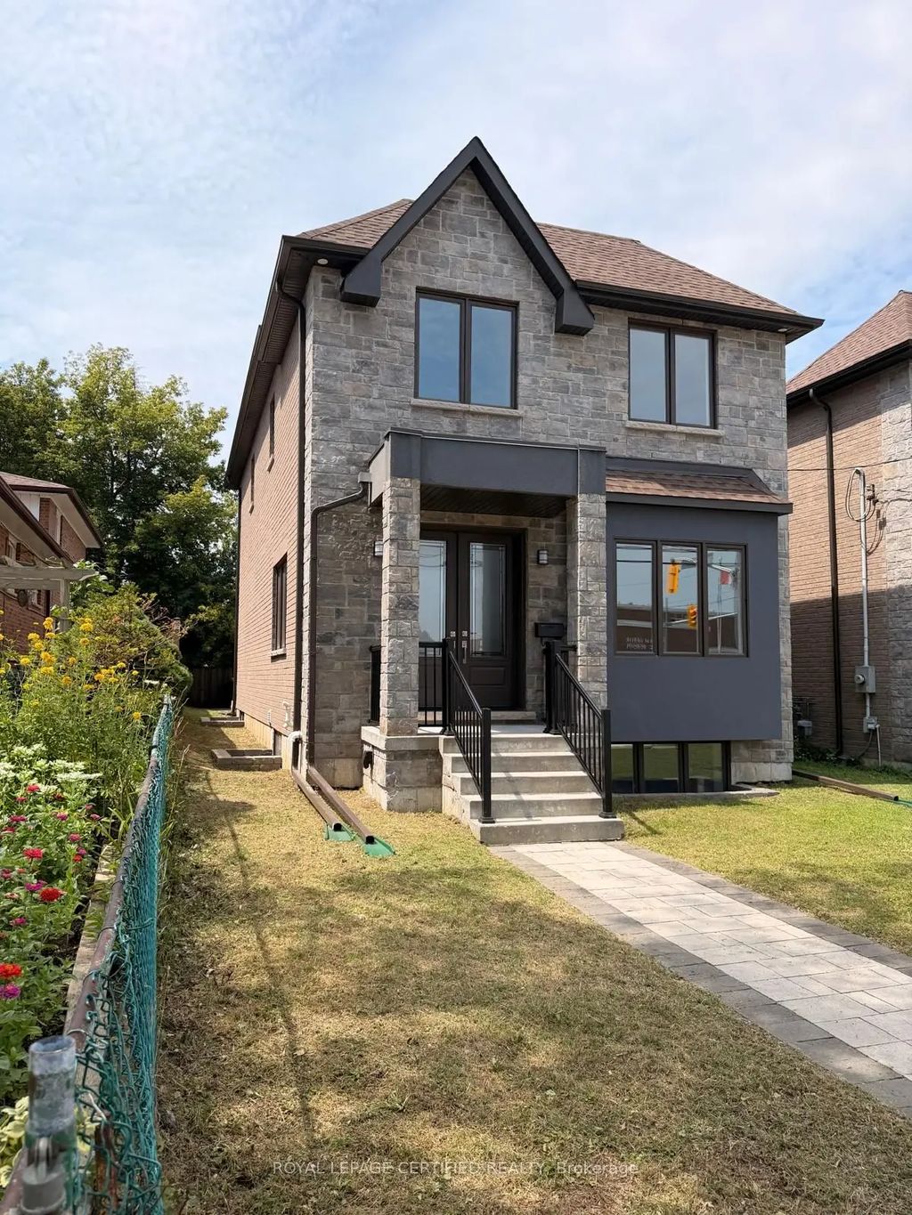450 Midland Avenue, Toronto E06