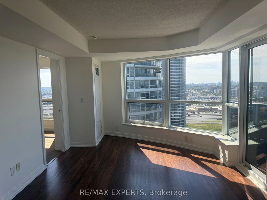 181 Village Green Square 2714, Toronto E07