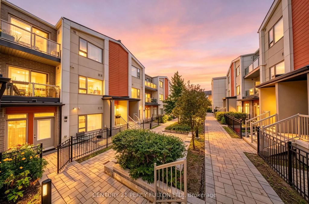 70 Orchid Place Drive Th 19, Toronto E11