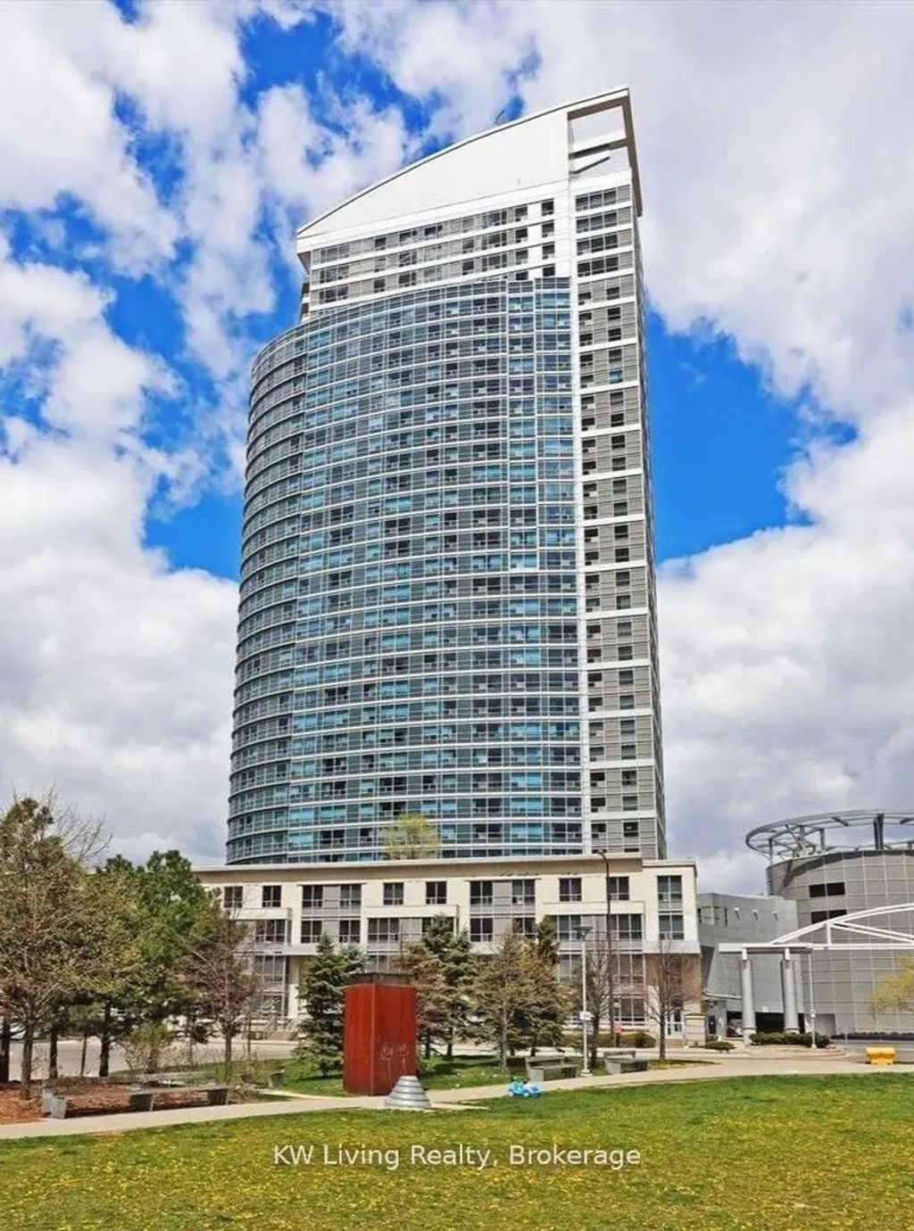 36 Lee Centre Drive 2915, Toronto E09