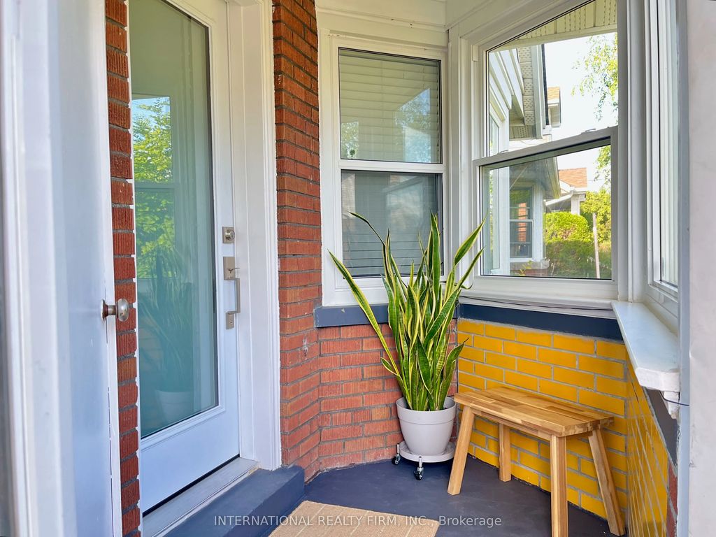 688 Sammon Avenue, Toronto E03