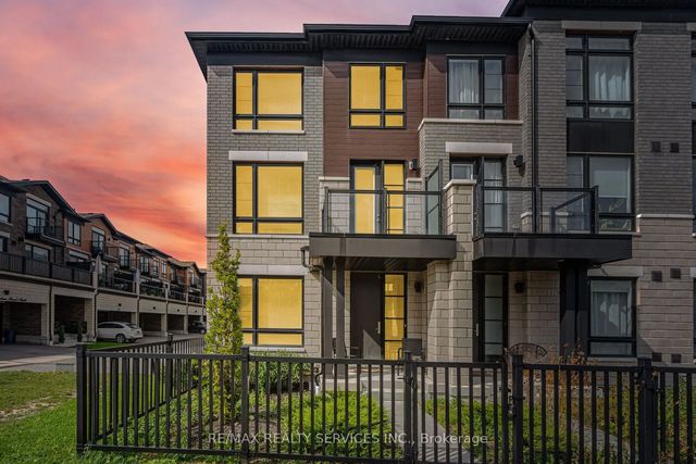 274 Carnwith Drive E, Whitby