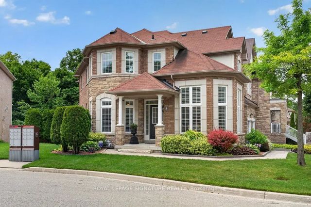 5 Broderick Place, Toronto E04